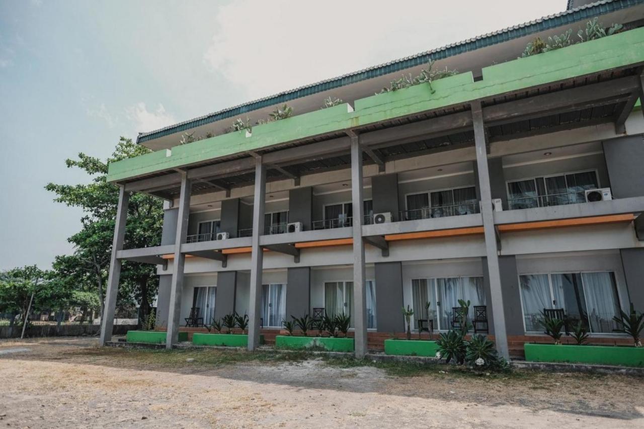 Reddoorz Plus Near Pelabuhan Merak Cilegon Buitenkant foto